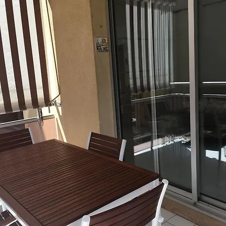 Apartment Port & *